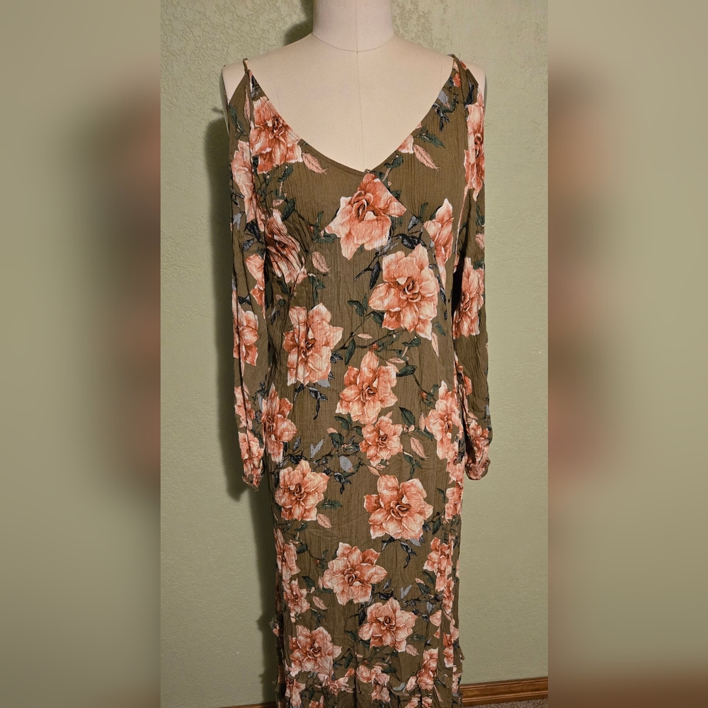 Easel Maxi Dress Size Medium